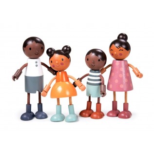 Famille de poupées en bois