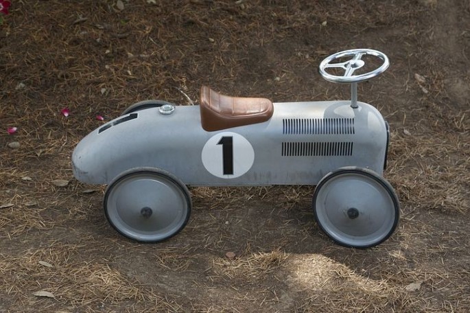 Voiture à pédales pour enfants, sélectionnée par Au Nain Bleu