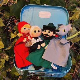 Offrez un conte aux enfants 🎄🐺: La valise « Le petit chaperon rouge »comprend 4 marionnettes en textile, fabriquées en Europe, pour de grandes représentations 🎭 en intérieur, comme à l’extérieur ! 

#noël2021 #idéescadeauxenfants #theatrepourenfants #marionnette #marionnetteenbois #contespourenfants #aunainbleuofficiel